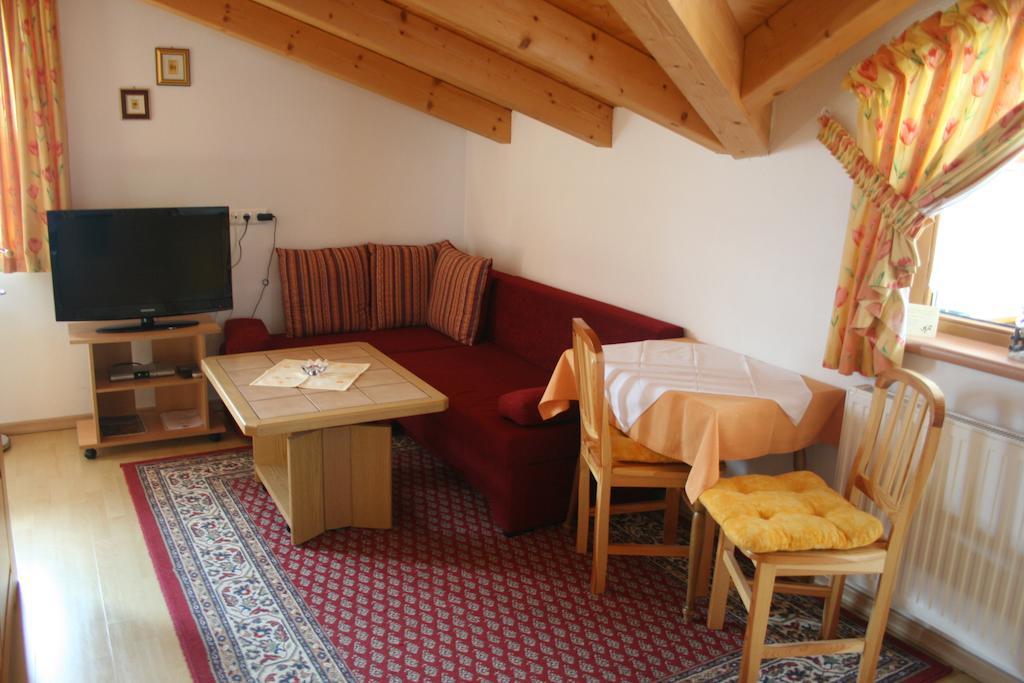 Haus Hildegard Hotel Neustift im Stubaital Room photo